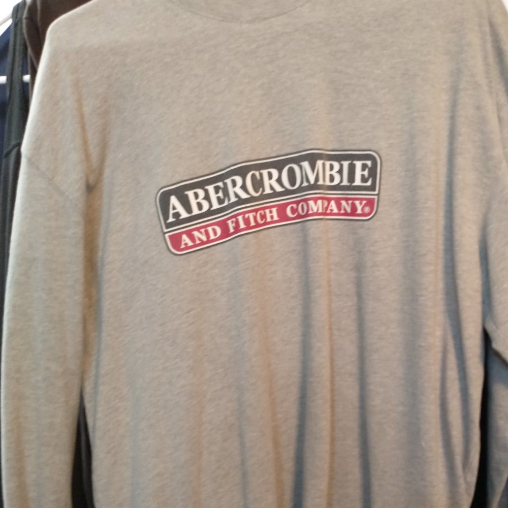 Men's Abercrombie Tshirt - Large